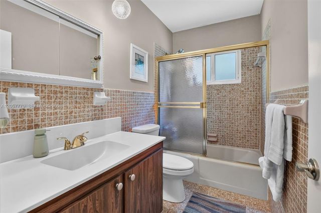 731 NW 4th Ct, Boca Raton, FL 33432