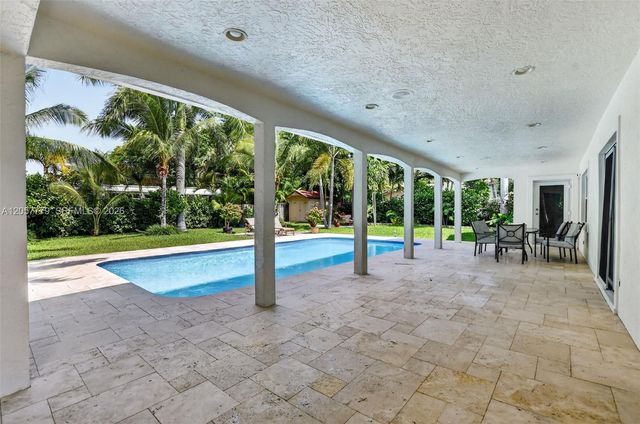 731 NW 4th Ct, Boca Raton, FL 33432