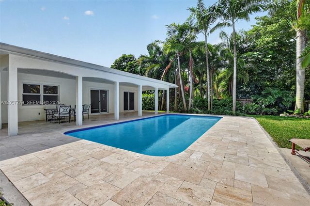 731 NW 4th Ct, Boca Raton, FL 33432