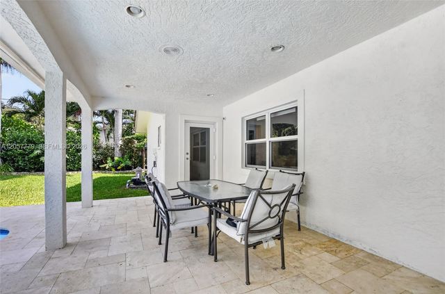 731 NW 4th Ct, Boca Raton, FL 33432
