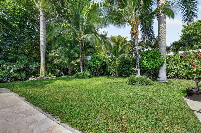 731 NW 4th Ct, Boca Raton, FL 33432