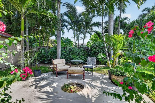 731 NW 4th Ct, Boca Raton, FL 33432