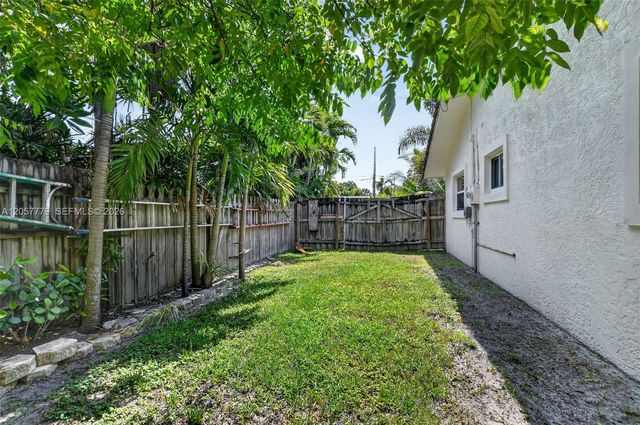 731 NW 4th Ct, Boca Raton, FL 33432