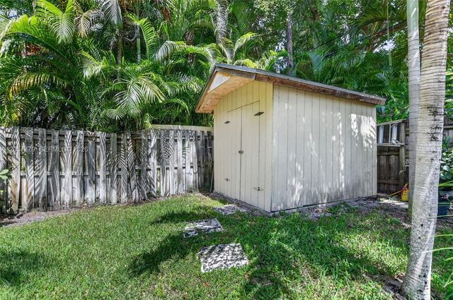 731 NW 4th Ct, Boca Raton, FL 33432