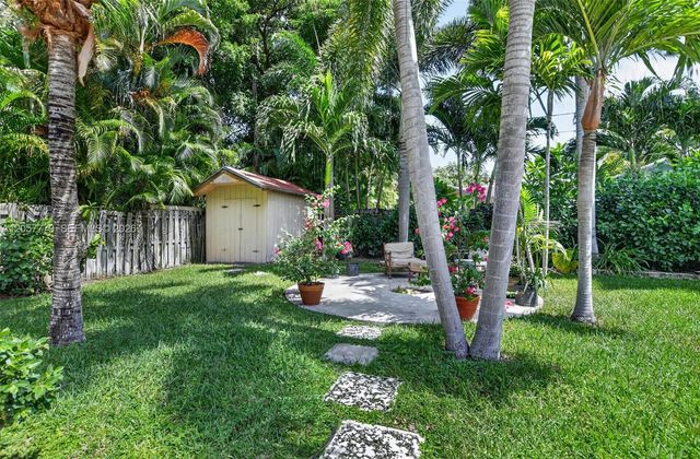 731 NW 4th Ct, Boca Raton, FL 33432
