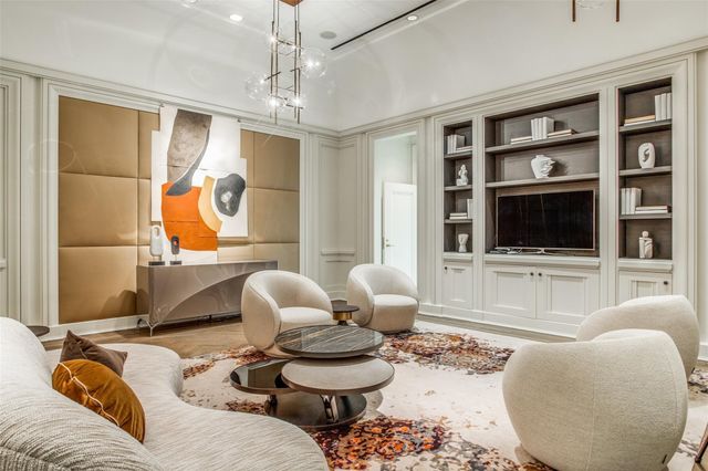 2555 N Pearl Street 1402, Dallas, TX 75201