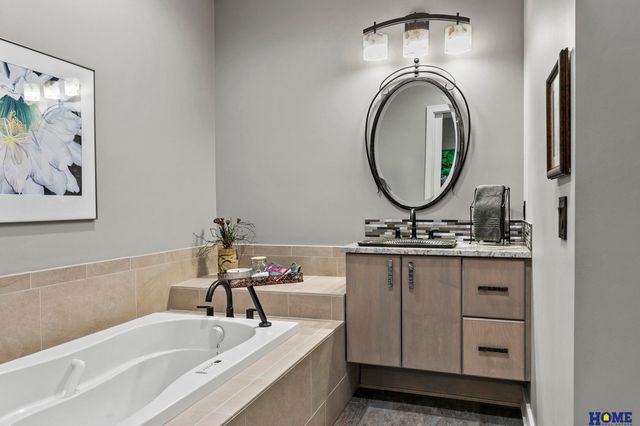 8900 Birdie Run, Lincoln, NE 68520