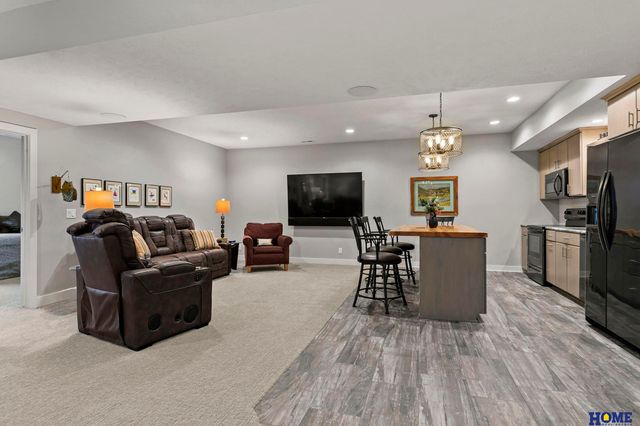 8900 Birdie Run, Lincoln, NE 68520