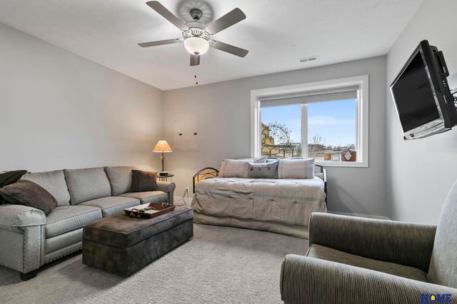 8900 Birdie Run, Lincoln, NE 68520