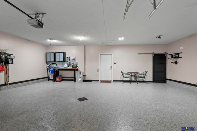 8900 Birdie Run, Lincoln, NE 68520