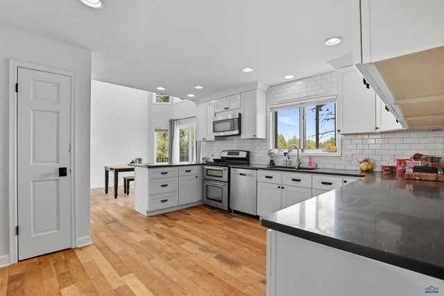 5635 SUNBURST DR, Rapid City, SD 57702