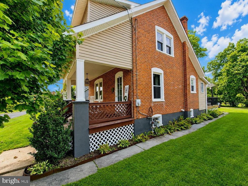 404 W CALLOWHILL ST, PERKASIE, PA 18944 — photo 2