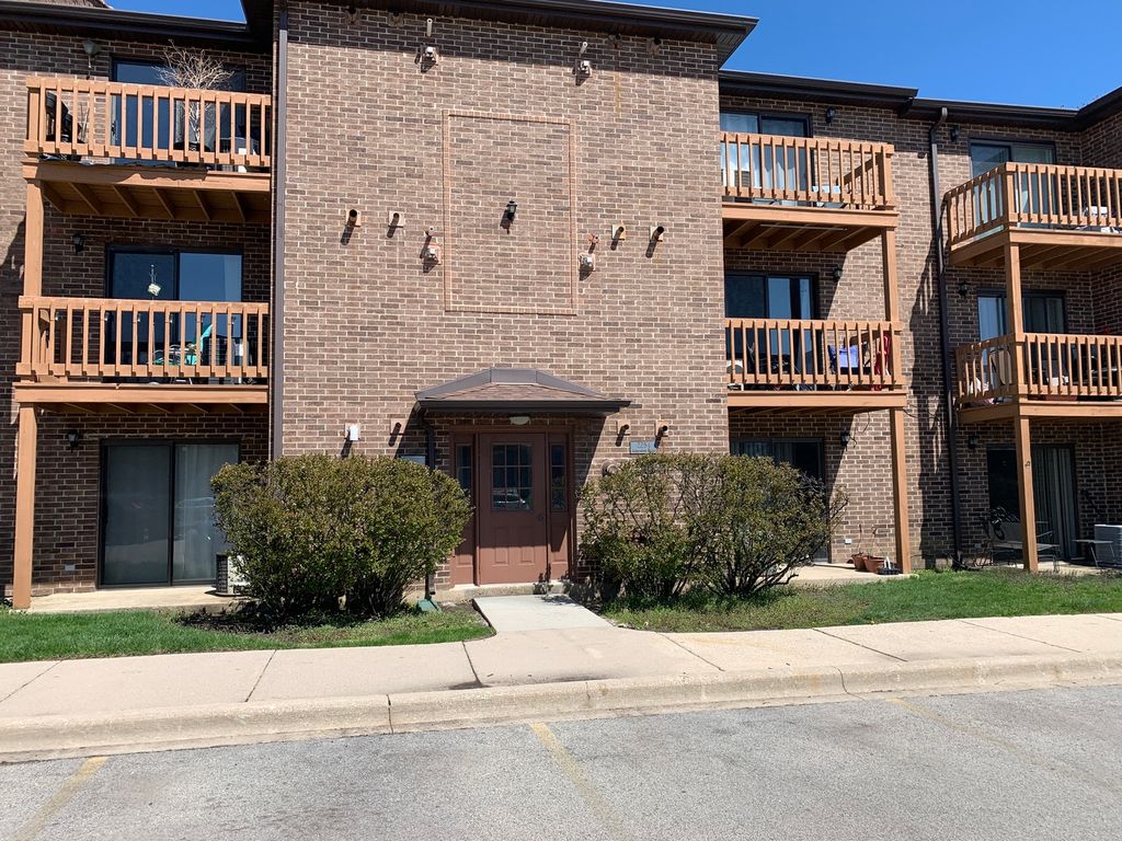 2254 Abbeywood Drive A, Lisle, IL 60532