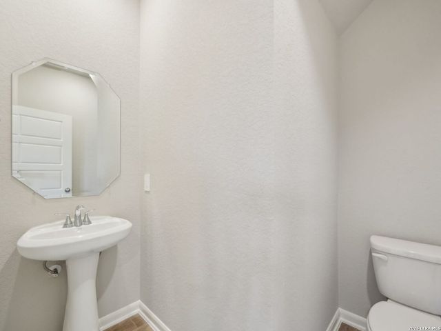 6511 Queen Carol, San Antonio, TX 78239