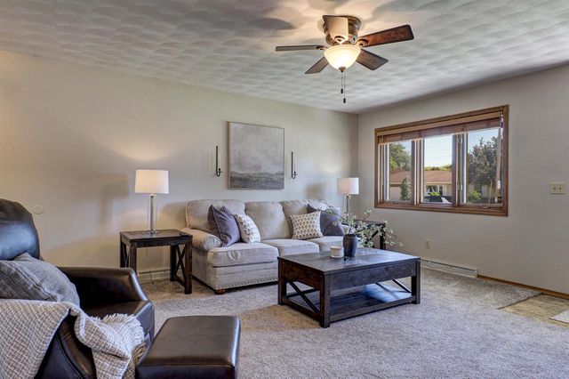 2909 S SUMMERSET DRIVE, Appleton, WI 54915