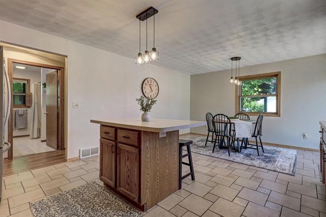 2909 S SUMMERSET DRIVE, Appleton, WI 54915