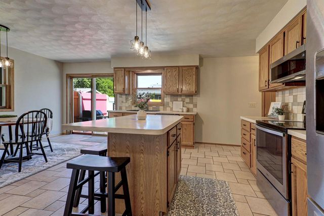 2909 S SUMMERSET DRIVE, Appleton, WI 54915