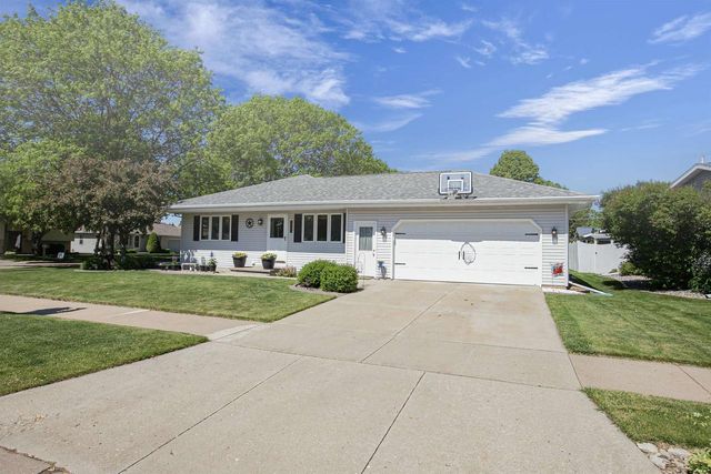 2909 S SUMMERSET DRIVE, Appleton, WI 54915