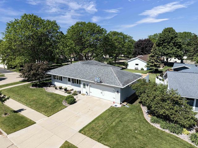 2909 S SUMMERSET DRIVE, Appleton, WI 54915