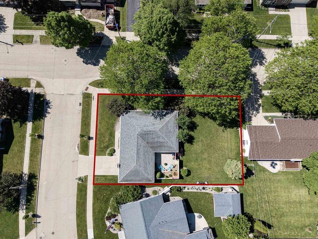 2909 S SUMMERSET DRIVE, Appleton, WI 54915