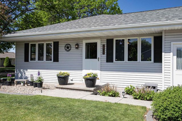 2909 S SUMMERSET DRIVE, Appleton, WI 54915