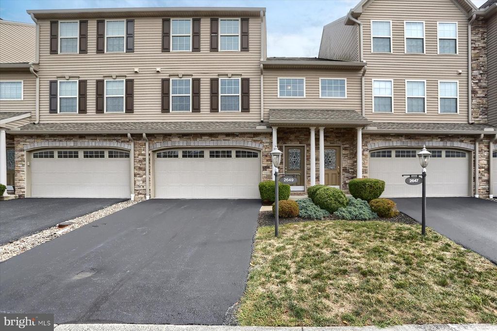 2649 AMANDA DR, Harrisburg, PA 17112
