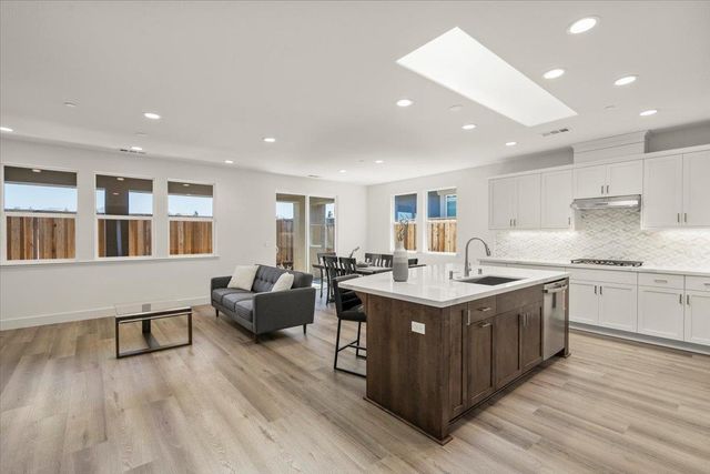 2109 White Oak Drive, Hollister, CA 95023