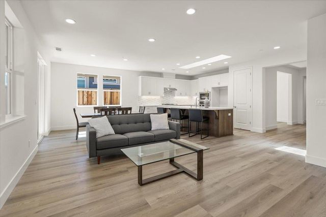 2109 White Oak Drive, Hollister, CA 95023