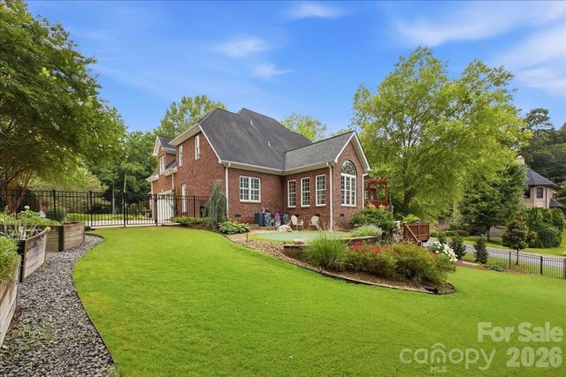 201 Commodore Court, Belmont, NC 28012