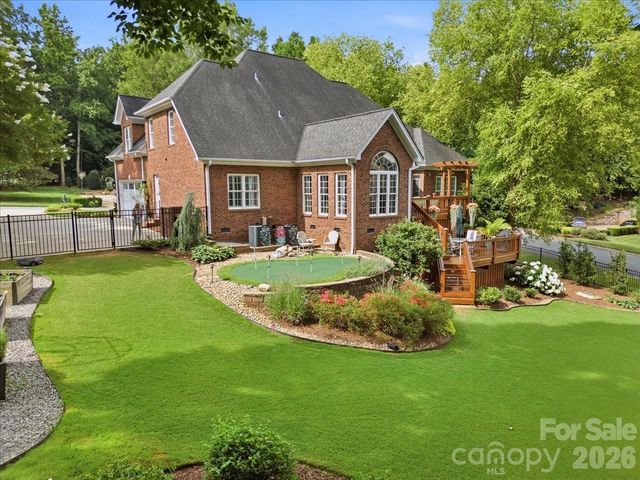 201 Commodore Court, Belmont, NC 28012