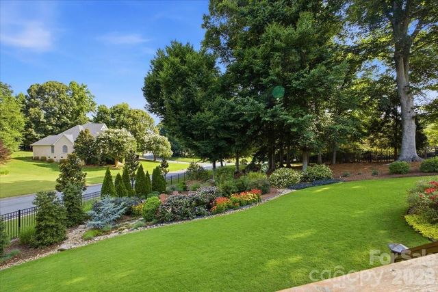 201 Commodore Court, Belmont, NC 28012