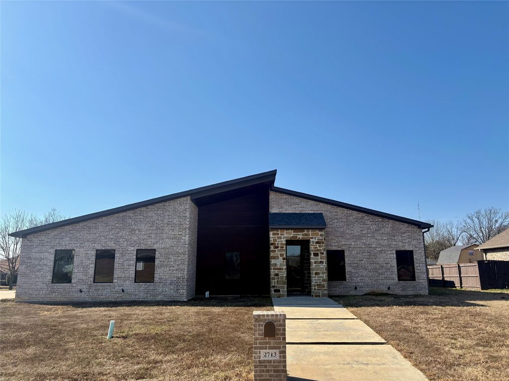 2713 Stone Briar Drive, Mt Pleasant, TX 75455