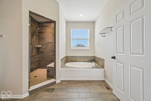 21323 Wharfdale Drive, Noblesville, IN 46062
