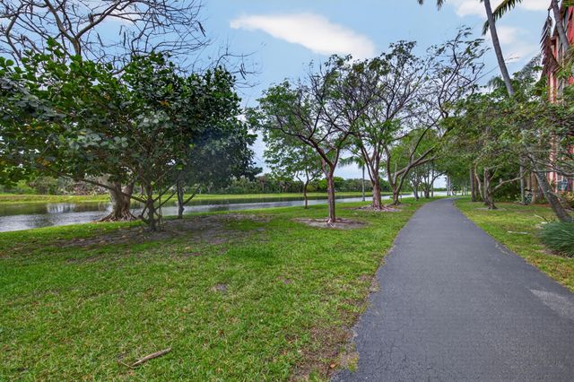 2200 S Cypress Bend Drive 101, Pompano Beach, FL 33069