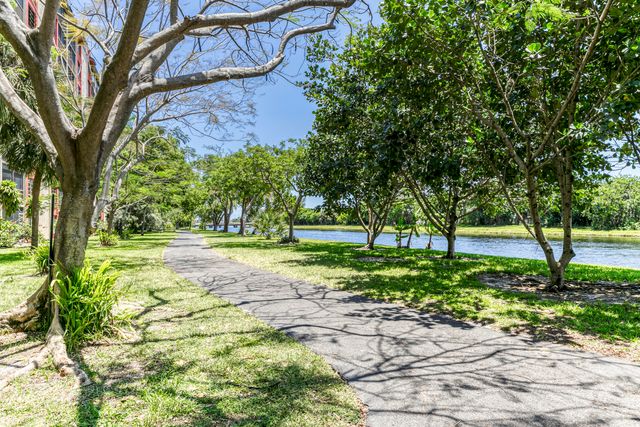 2200 S Cypress Bend Drive 101, Pompano Beach, FL 33069