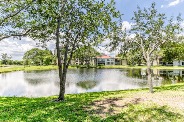 2200 S Cypress Bend Drive 101, Pompano Beach, FL 33069
