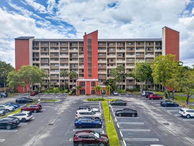 2200 S Cypress Bend Drive 101, Pompano Beach, FL 33069