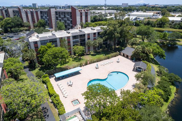 2200 S Cypress Bend Drive 101, Pompano Beach, FL 33069