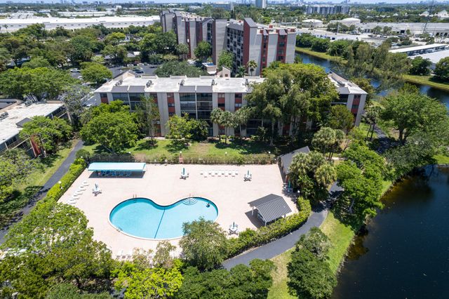2200 S Cypress Bend Drive 101, Pompano Beach, FL 33069