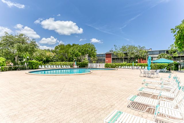 2200 S Cypress Bend Drive 101, Pompano Beach, FL 33069