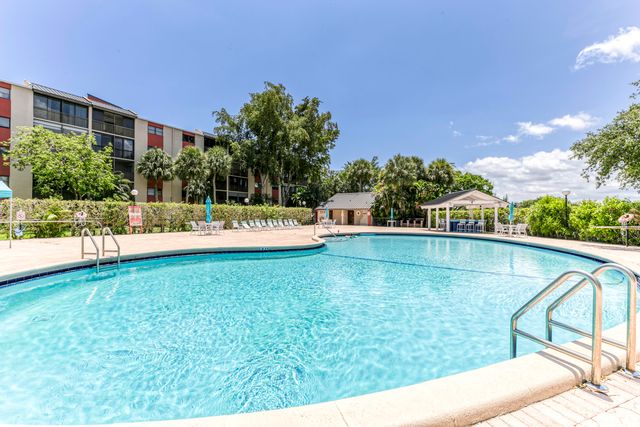 2200 S Cypress Bend Drive 101, Pompano Beach, FL 33069