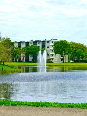 2200 S Cypress Bend Drive 101, Pompano Beach, FL 33069