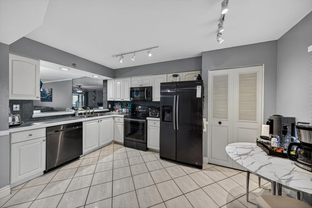 2200 S Cypress Bend Drive 101, Pompano Beach, FL 33069