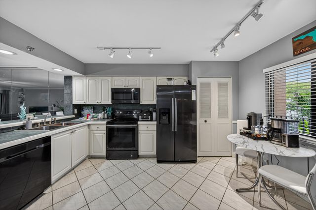 2200 S Cypress Bend Drive 101, Pompano Beach, FL 33069