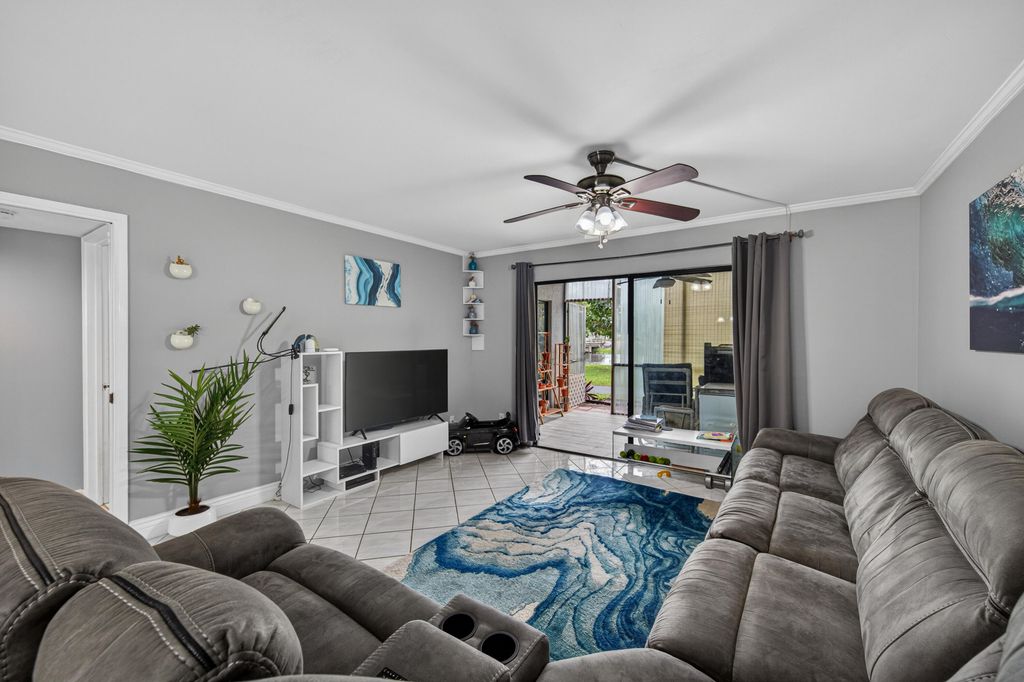 2200 S Cypress Bend Drive 101, Pompano Beach, FL 33069