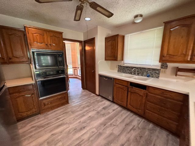6229 Parkview Drive, Sachse, TX 75048