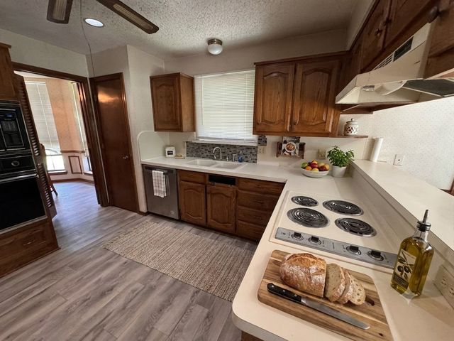 6229 Parkview Drive, Sachse, TX 75048