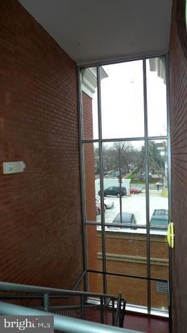326 8th St NE Apt 402, Washington, DC 20002