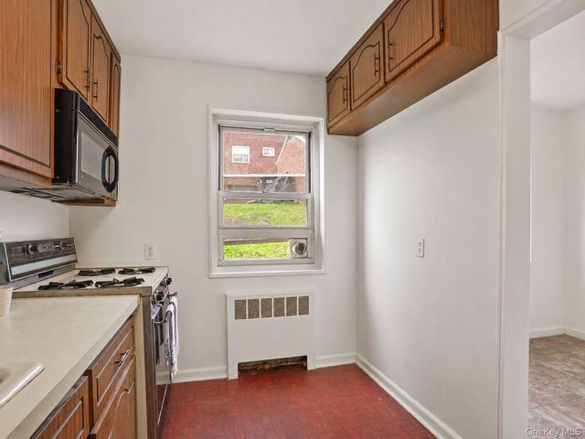 6 DeHaven Drive 1E, Yonkers, NY 10703