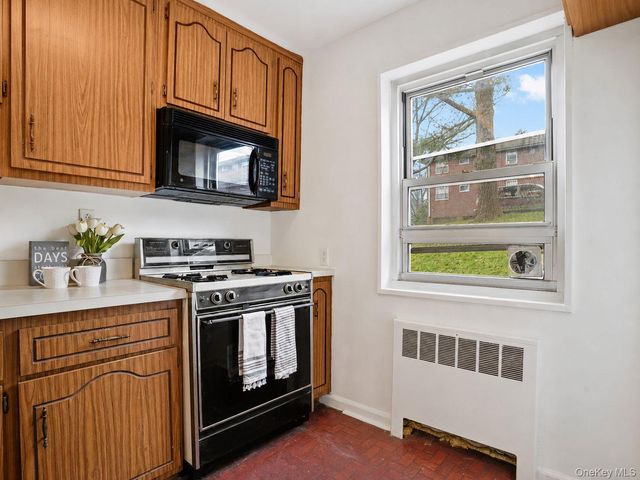 6 DeHaven Drive 1E, Yonkers, NY 10703